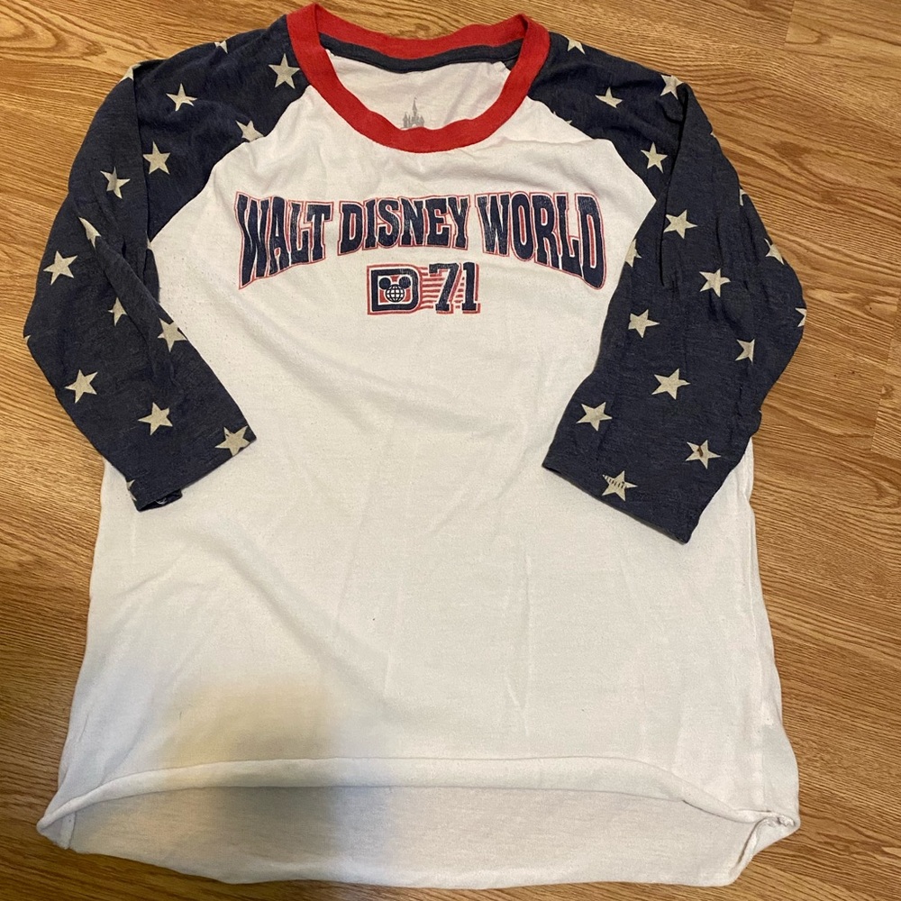 WDW red white & blue lightweight 3/4 sleeve shirt